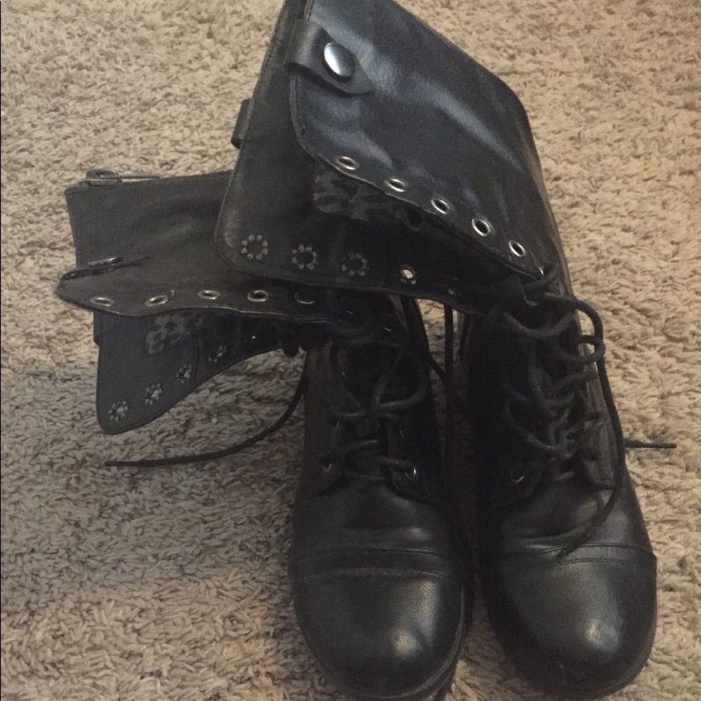 EUC black combat boots!